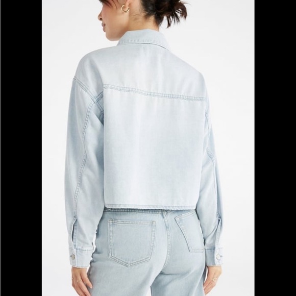 JUST FAB Denim Button Down Cropped Shirt - Size Medium - NWT - Picture 6 of 7